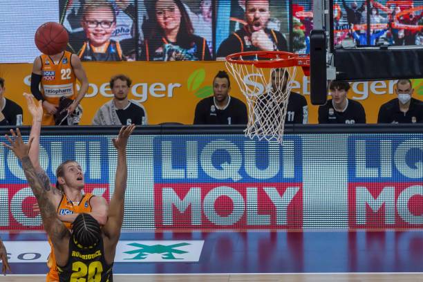 胜利发起冲 胜利发起冲