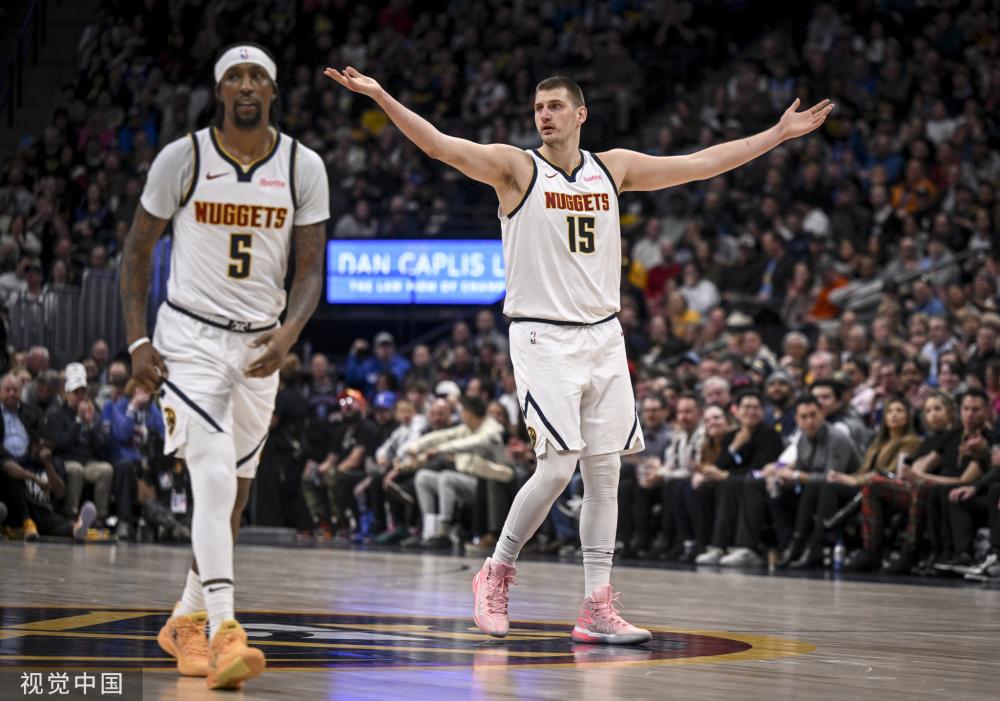 现得更加自 现得更加自