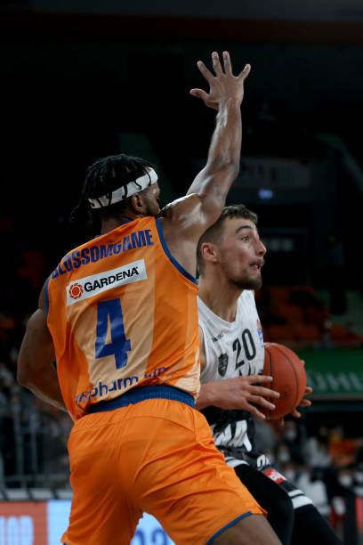 相比之下 相比之下